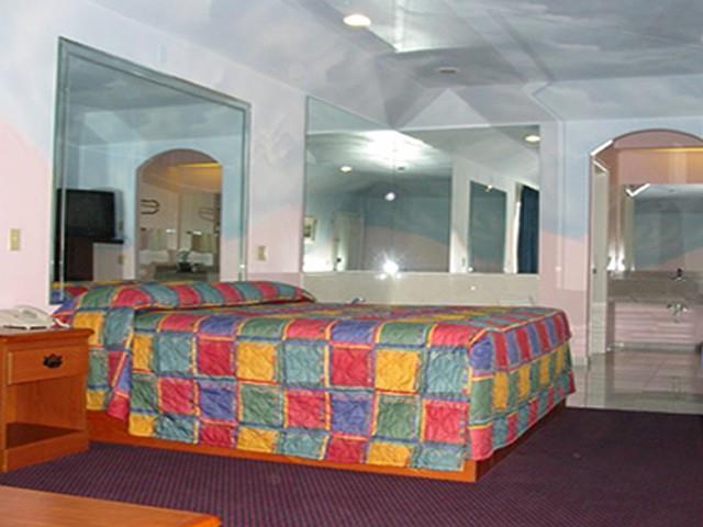 Travelers Inn And Suites Liberty Habitación foto